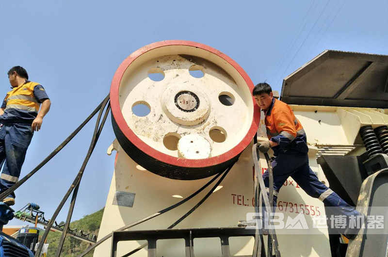 900x1200顎破碎機現場(chǎng)