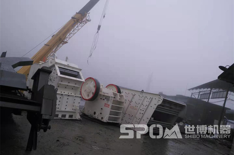 石場(chǎng)打石頭機器